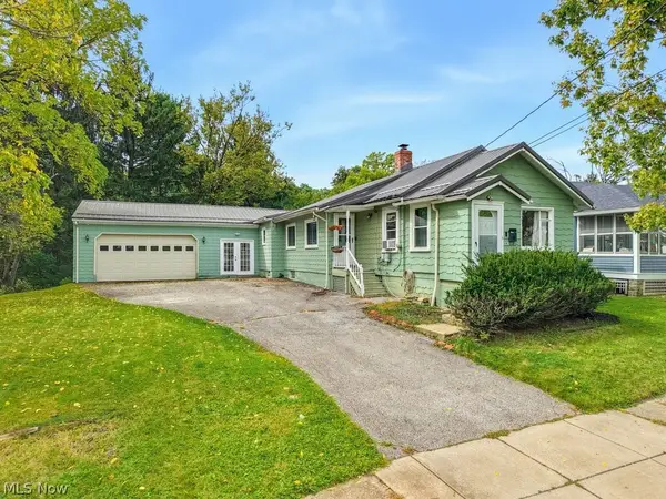 32 Oakwood Avenue, Bedford, OH 44146