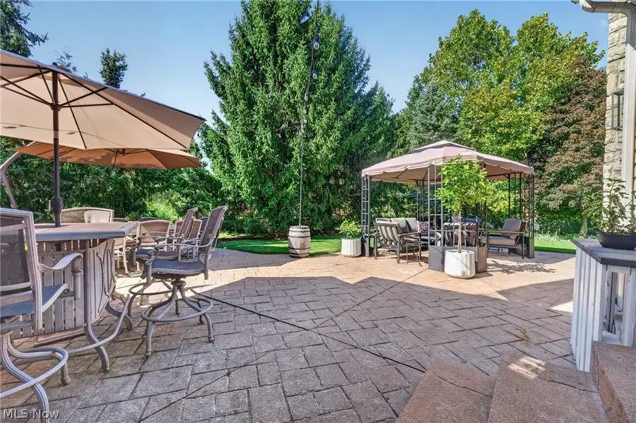 5609 Hawthorne Drive, Highland Heights, OH 44143 - #3