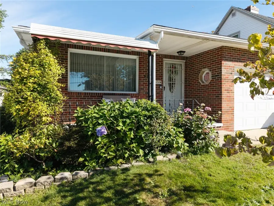 217 Clinton Avenue, Akron, OH 44301 - #3