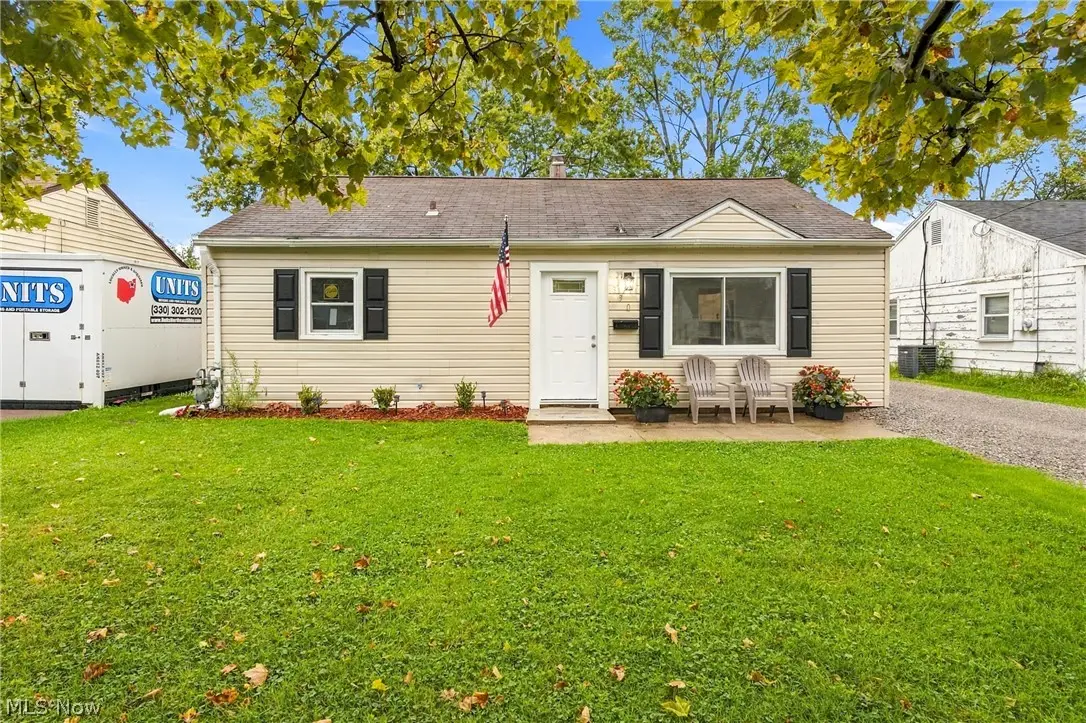 330 Roosevelt Avenue, Elyria, OH 44035 - #1