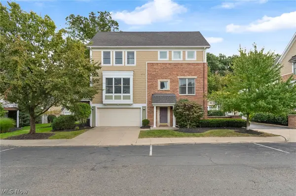 1499 Huntington Lane, Cleveland Heights, OH 44118