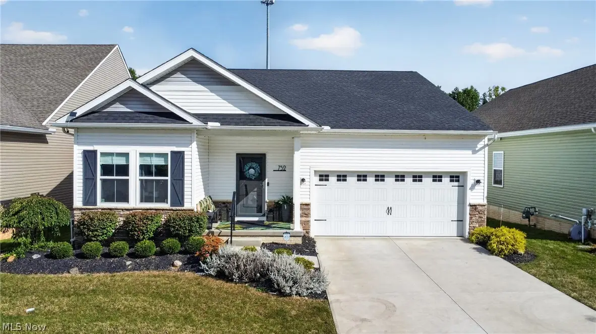 752 Hampshire Court, Amherst, OH 44001 - #1