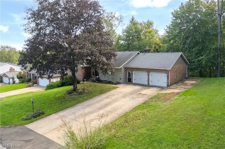 956 Brockton Nw Avenue, Massillon, OH 44646 - #3