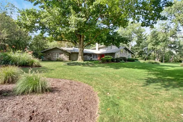 2025 Lyndway Road, Lyndhurst, OH 44121