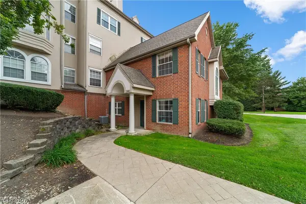 180 Fox Hollow Drive, Mayfield Heights, OH 44124