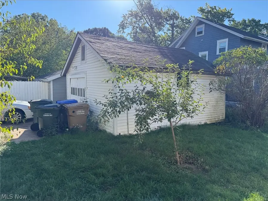 1012 Sackett Avenue, Cuyahoga Falls, OH 44221 - #2