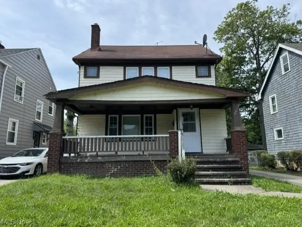 990 Pembrook Road, Cleveland Heights, OH 44121