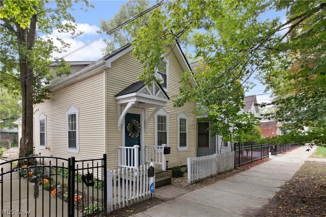 2581 W 11th Street, Cleveland, OH 44113 - #1
