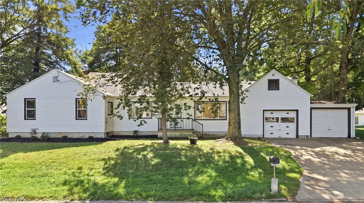 3905 Elmwood Avenue, Austintown, OH 44515 - #1