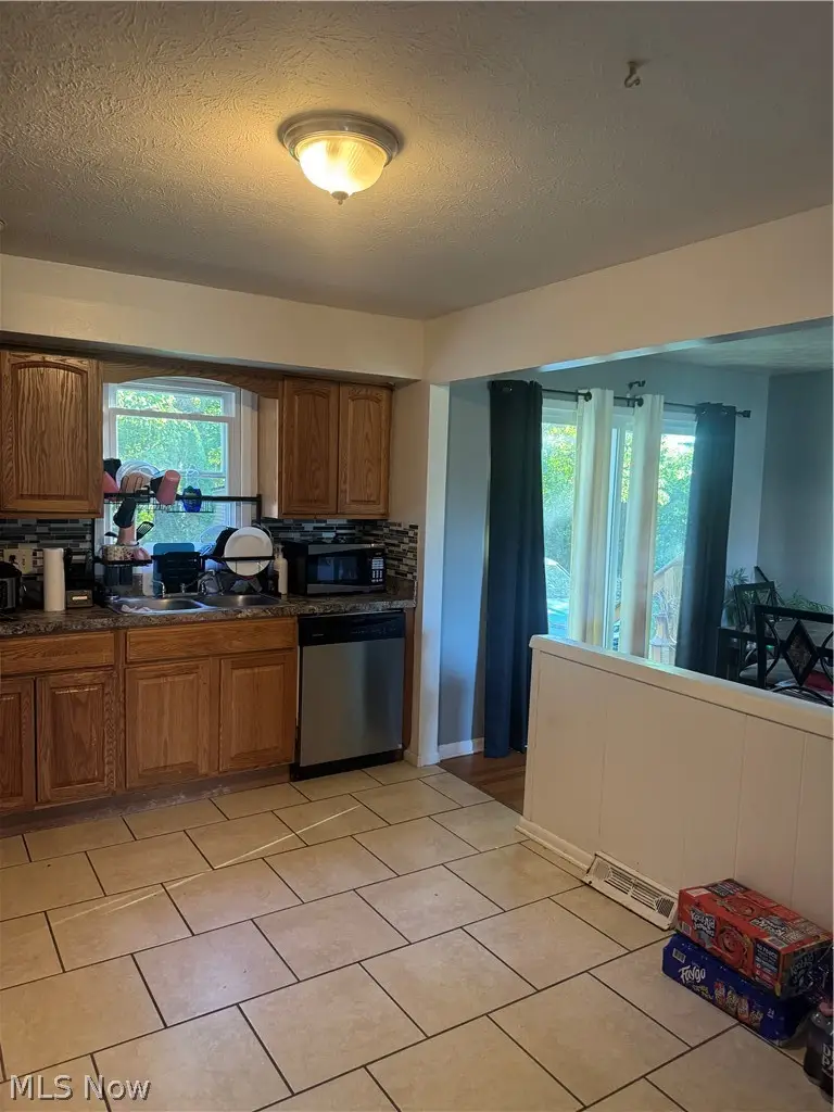 20704 Gardenview Drive, Maple Heights, OH 44137 - #3