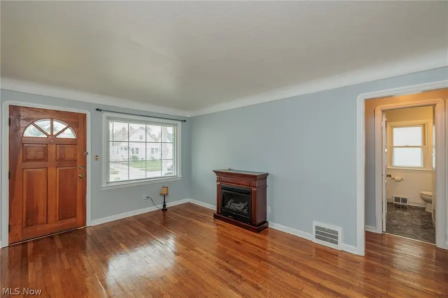 18404 Homeway Road, Cleveland, OH 44135 - #3