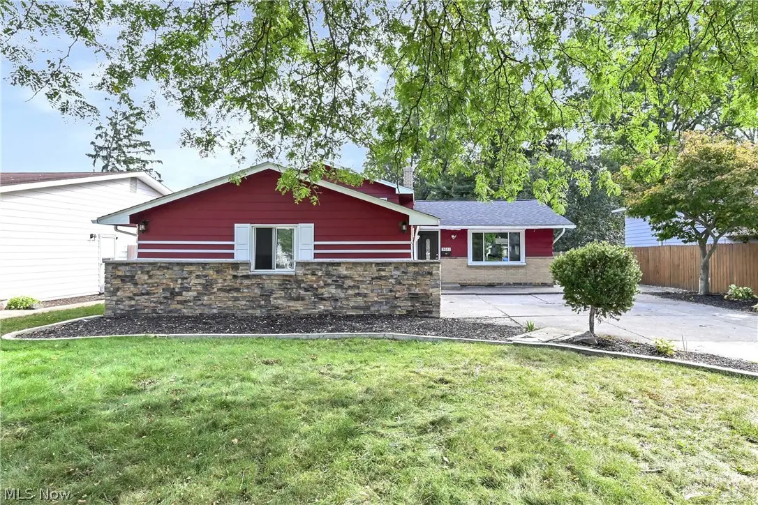 3637 Hunter Drive, North Olmsted, OH 44070 - #1