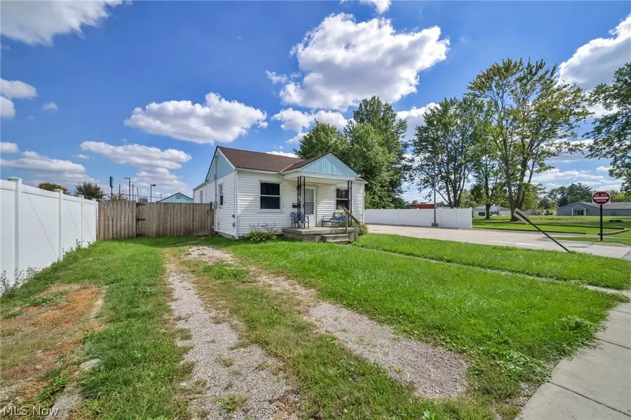 318 Longson Avenue, Elyria, OH 44035 - #2