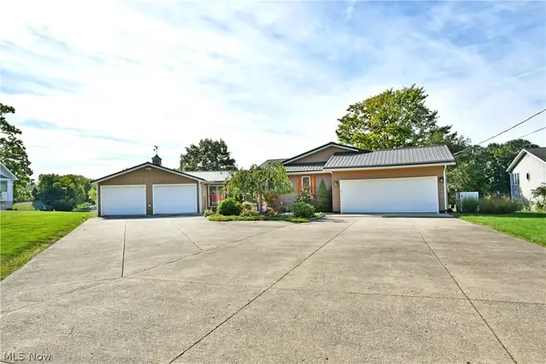 1460 Lake Vue Drive, Roaming Shores, OH 44085