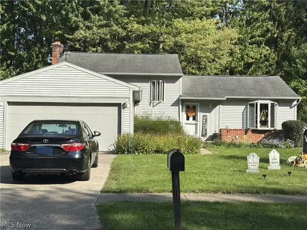 8526 Fairlane Drive, Olmsted Twp, OH 44138