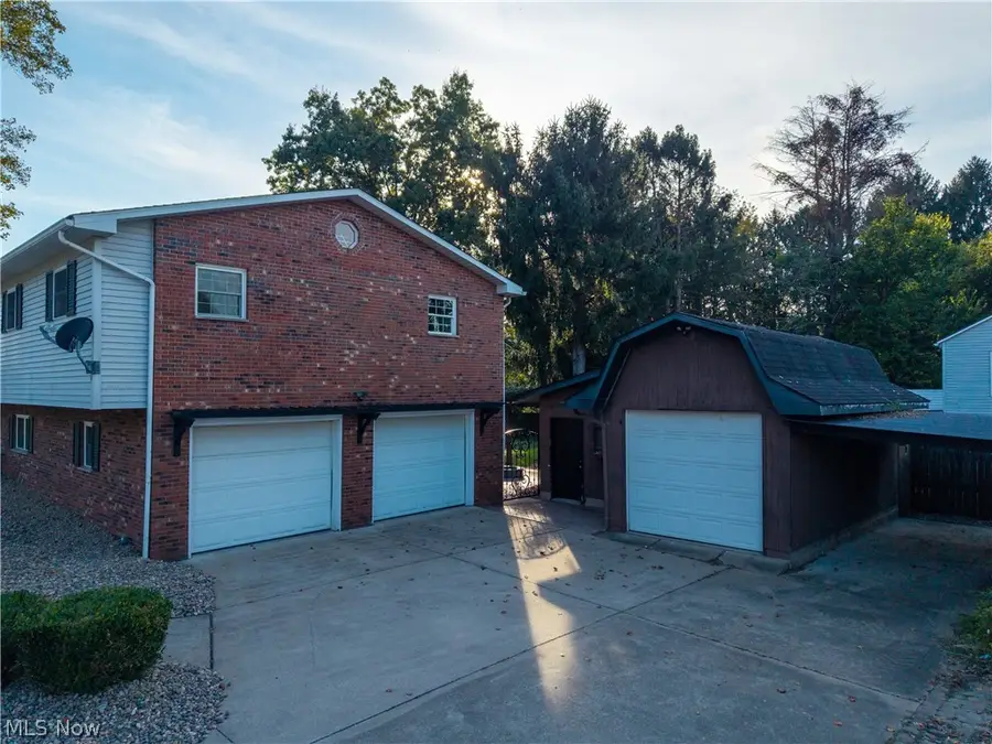 2305 14th Avenue, Vienna, WV 26105 - #2
