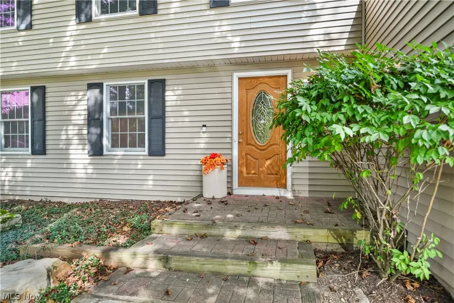 1546 Woodhill Ne Circle, Warren, OH 44484 - #2