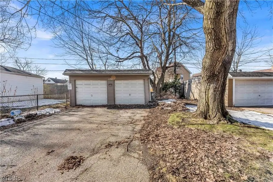 3998 E 54th Street, Newburgh Heights, OH 44105 - #3