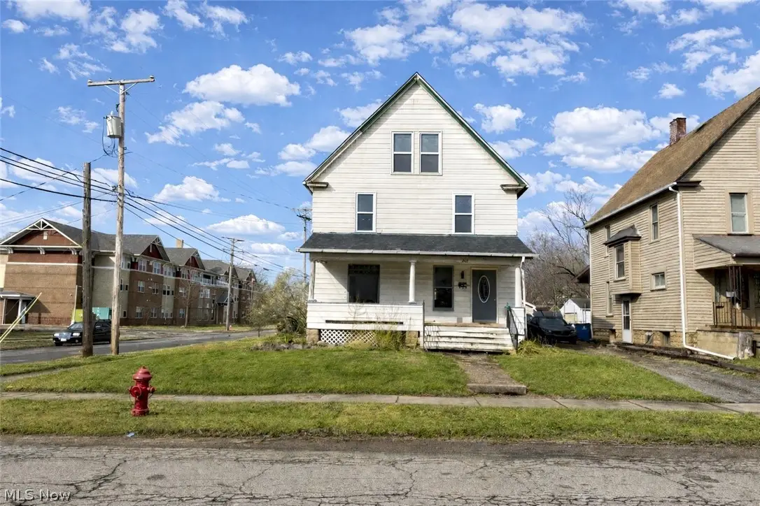 202 Prospect Street, Girard, OH 44420 - #1