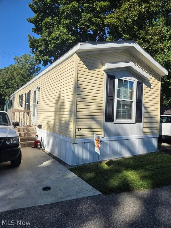 17 Westwoods, Amherst, OH 44001