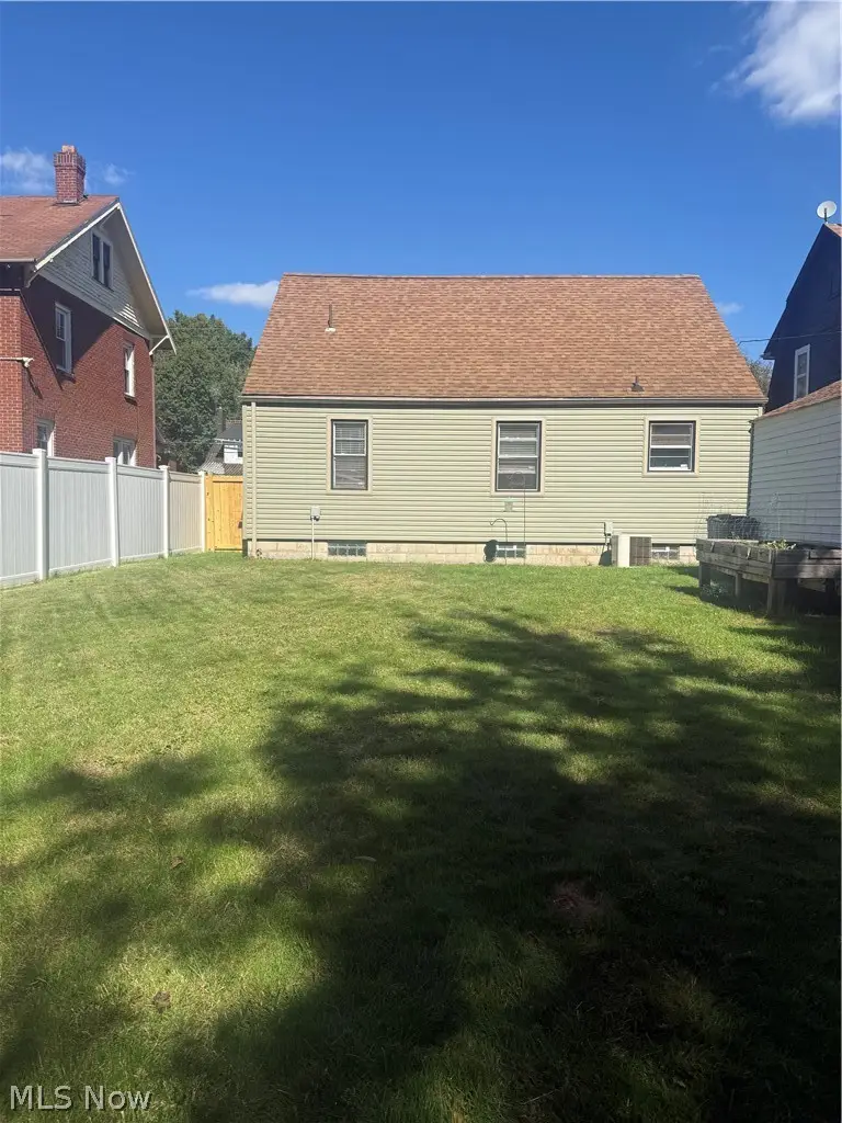 465 Alameda Avenue, Youngstown, OH 44504 - #3
