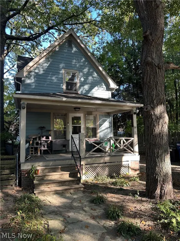 947 Woodview Road, Cleveland Heights, OH 44121