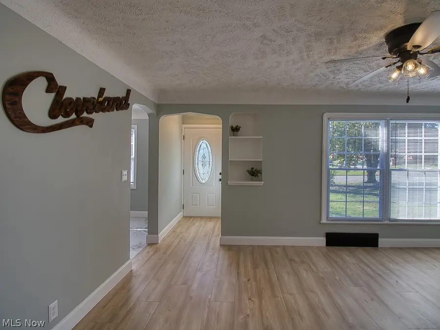 4310 Grantwood Drive, Parma, OH 44134 - #3