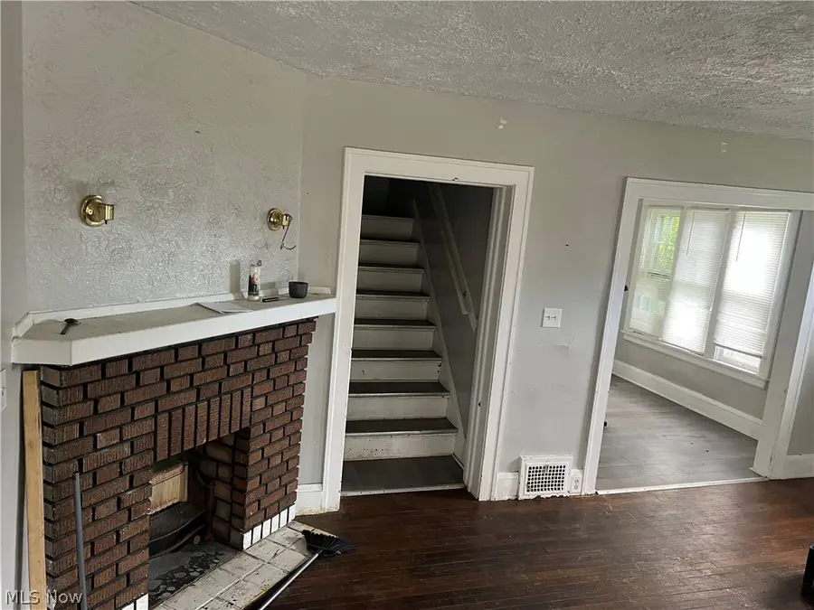 11510 Shadeland Avenue, Cleveland, OH 44108 - #3
