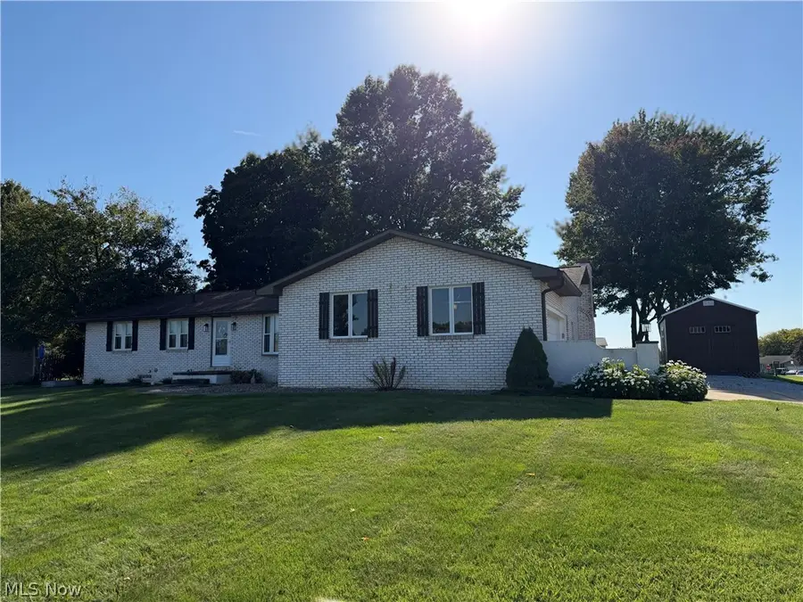 5319 Tanglewood Ne Drive, Louisville, OH 44641 - #2
