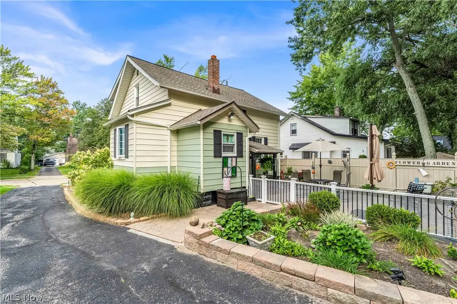 1563 Commodore Road, Lyndhurst, OH 44124 - #2