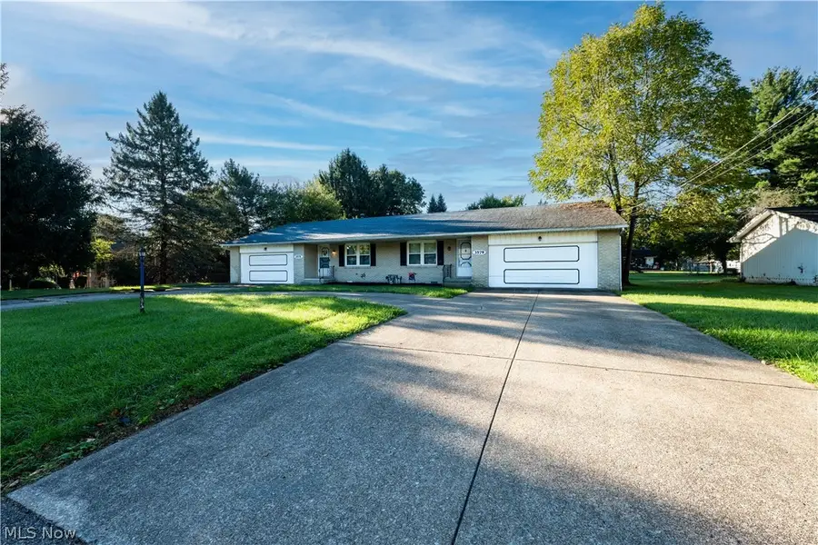 3575 Perry Nw Drive, Massillon, OH 44646 - #2