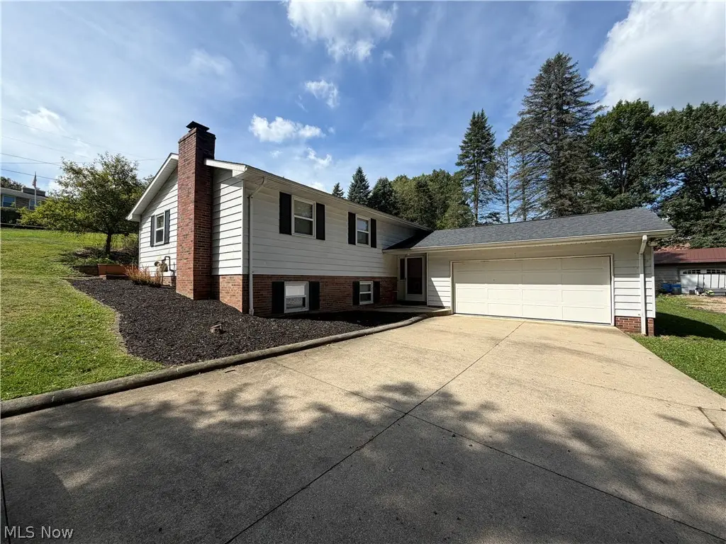430 Hazelwood Sw Drive, New Philadelphia, OH 44663 - #1