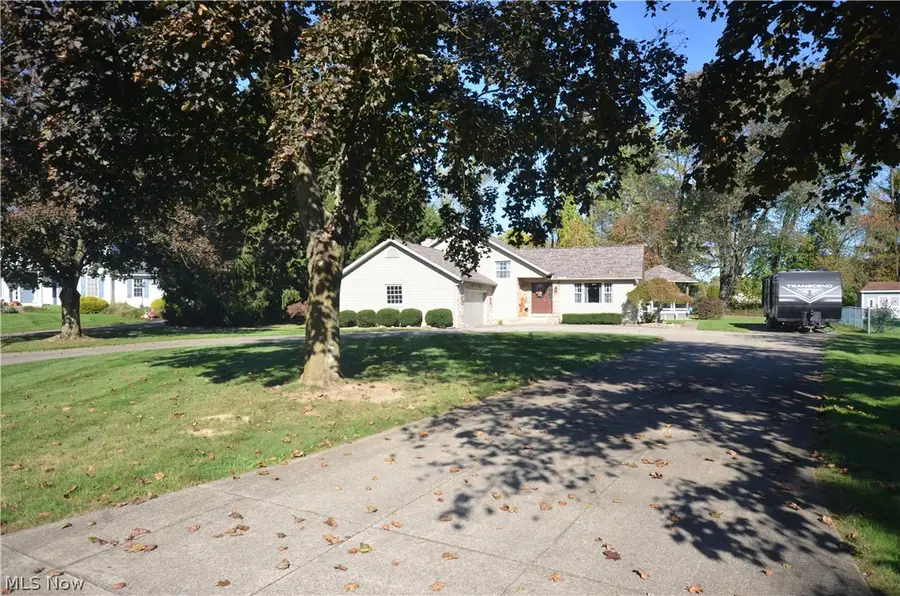 3805 Lake Vista Road, Akron, OH 44319 - #2