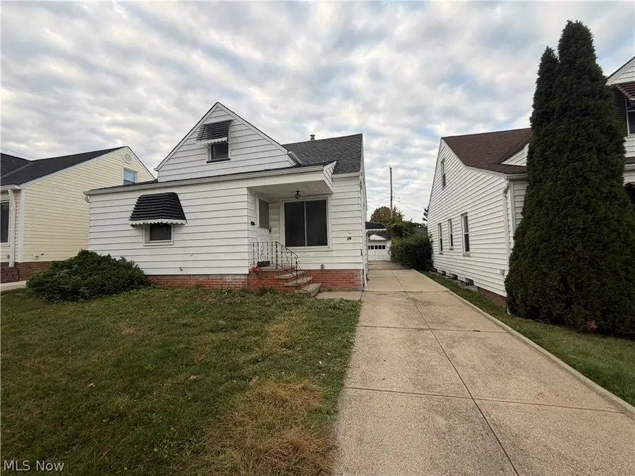 11509 Chester Road, Garfield Heights, OH 44125 - #2
