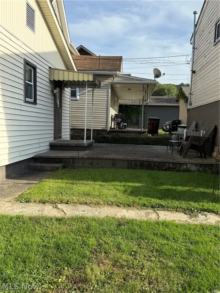 322 10th St, Wellsville, OH 43968 - #3