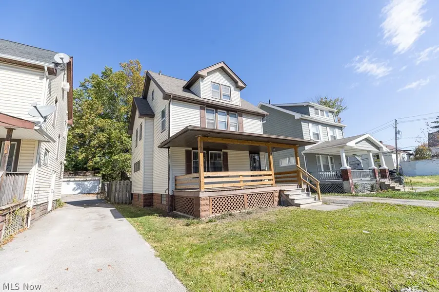 12913 Thornhurst Avenue, Garfield Heights, OH 44105 - #3