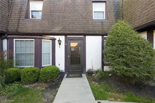 1910 King James Parkway #28, Westlake, OH 44145