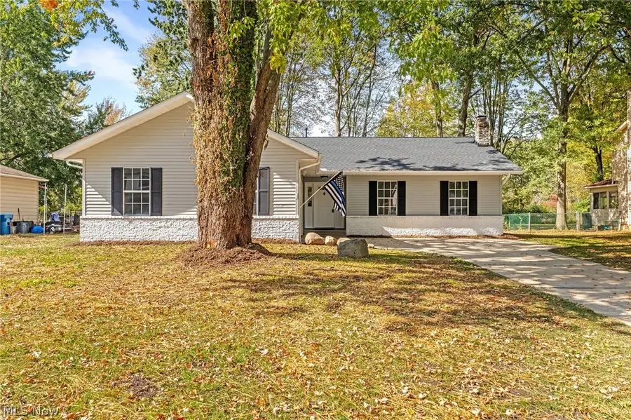 8454 Glenbrook Drive, Olmsted, OH 44138 - #3