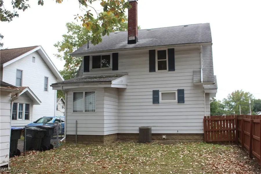 1031 Sackett Avenue, Cuyahoga Falls, OH 44221 - #2