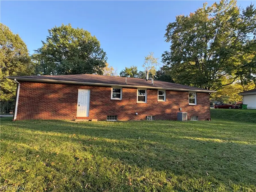 870 Milburn Ne Road, Massillon, OH 44646 - #2