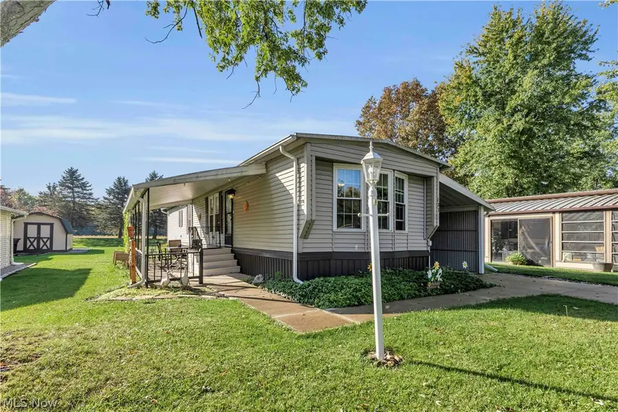 131 Hickory Circle, Elyria, OH 44035 - #3
