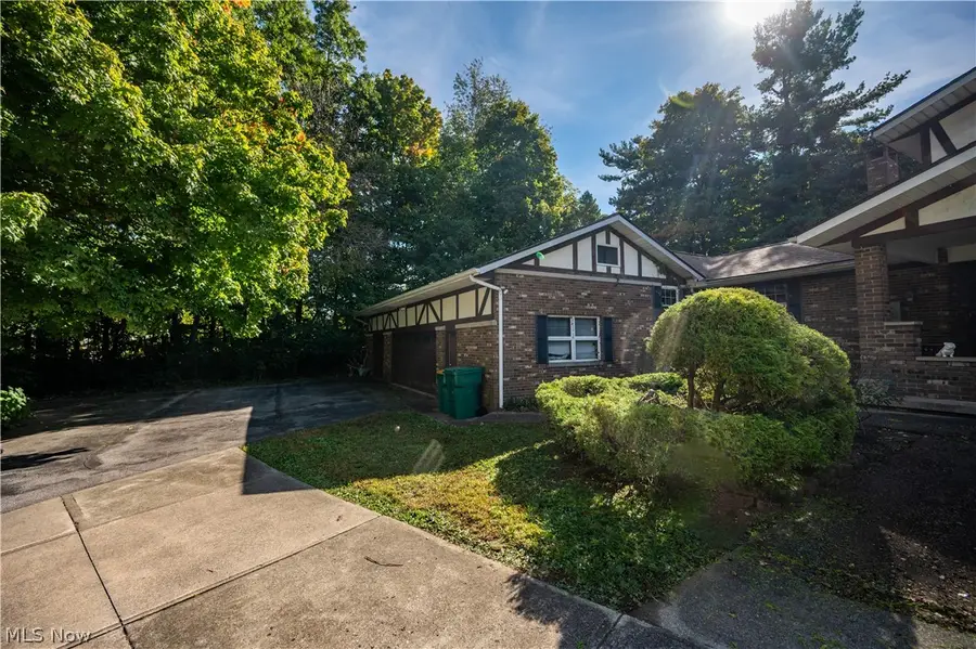 8797 Allen Troy Court, Mentor, OH 44092 - #3