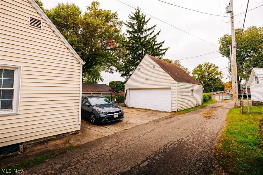 1252 Kenilworth Avenue, Coshocton, OH 43812 - #3