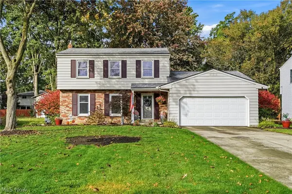 6124 Sherwood Drive, North Olmsted, OH 44070