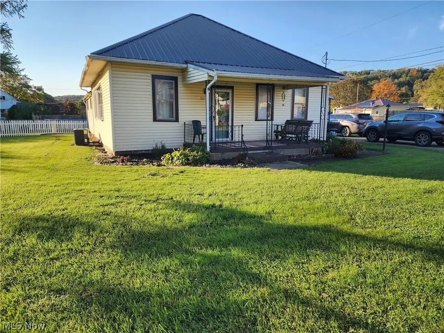 221 Washington Street, Coshocton, OH 43812 - #2
