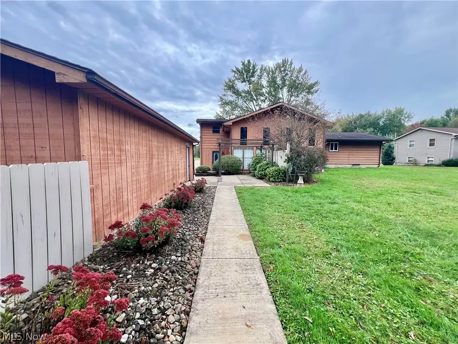 625 Garland Drive, Weathersfield, OH 44446 - #2