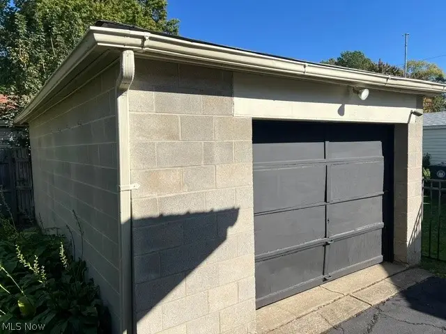 565 Eva Avenue, Akron, OH 44301 - #2