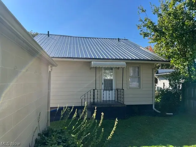 565 Eva Avenue, Akron, OH 44301 - #3