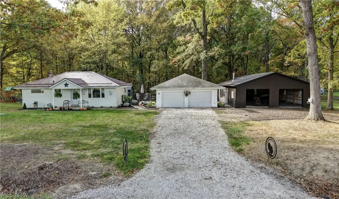 3165 Phalanx Mills Herner Road, Southington, OH 44470 - #1