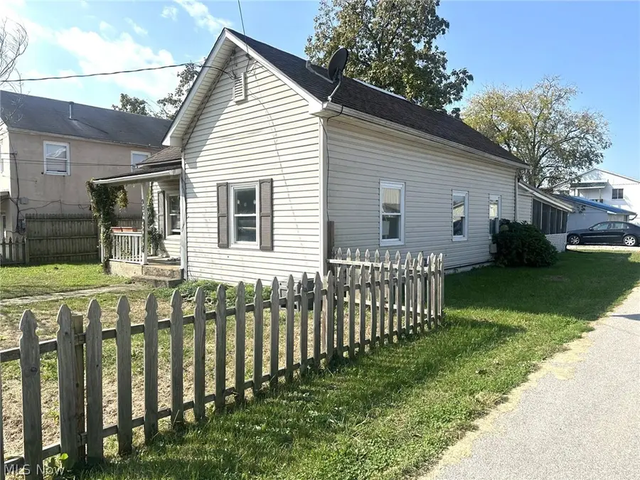 906 Neal Street, Parkersburg, WV 26101 - #2